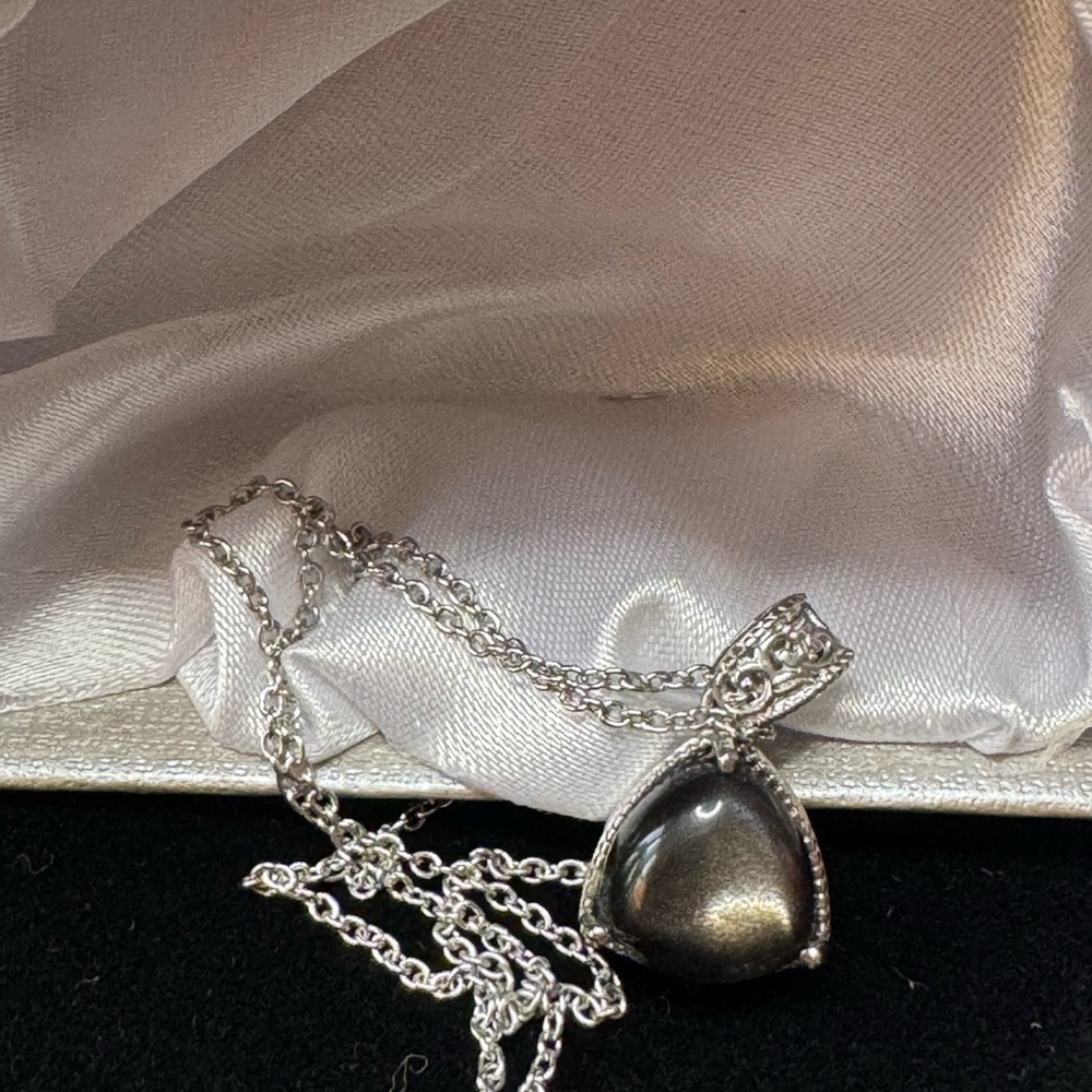 Golden Sheen Moonstone Solitaire Pendant Necklace in Stainless Steel. 20”